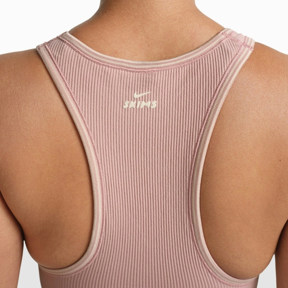 NikeSKIMS Ribbed Seamless RACER FRONT BRA - Picture 3 of 7